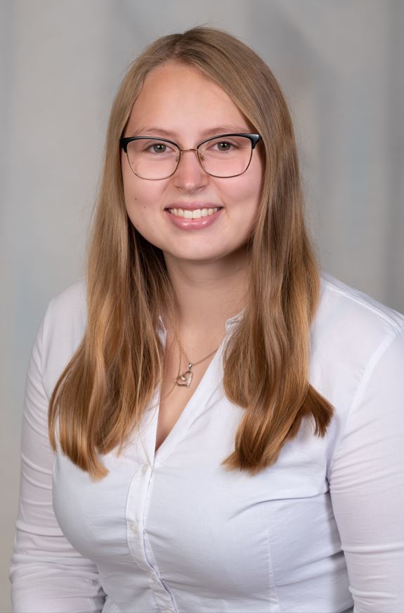 person-julia-widhalm-visitenkarte